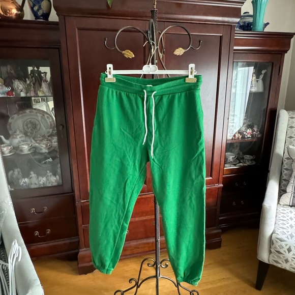 💚Green Sunday Best Aritzia Sweatpants Size L💚 - Picture 1 of 3